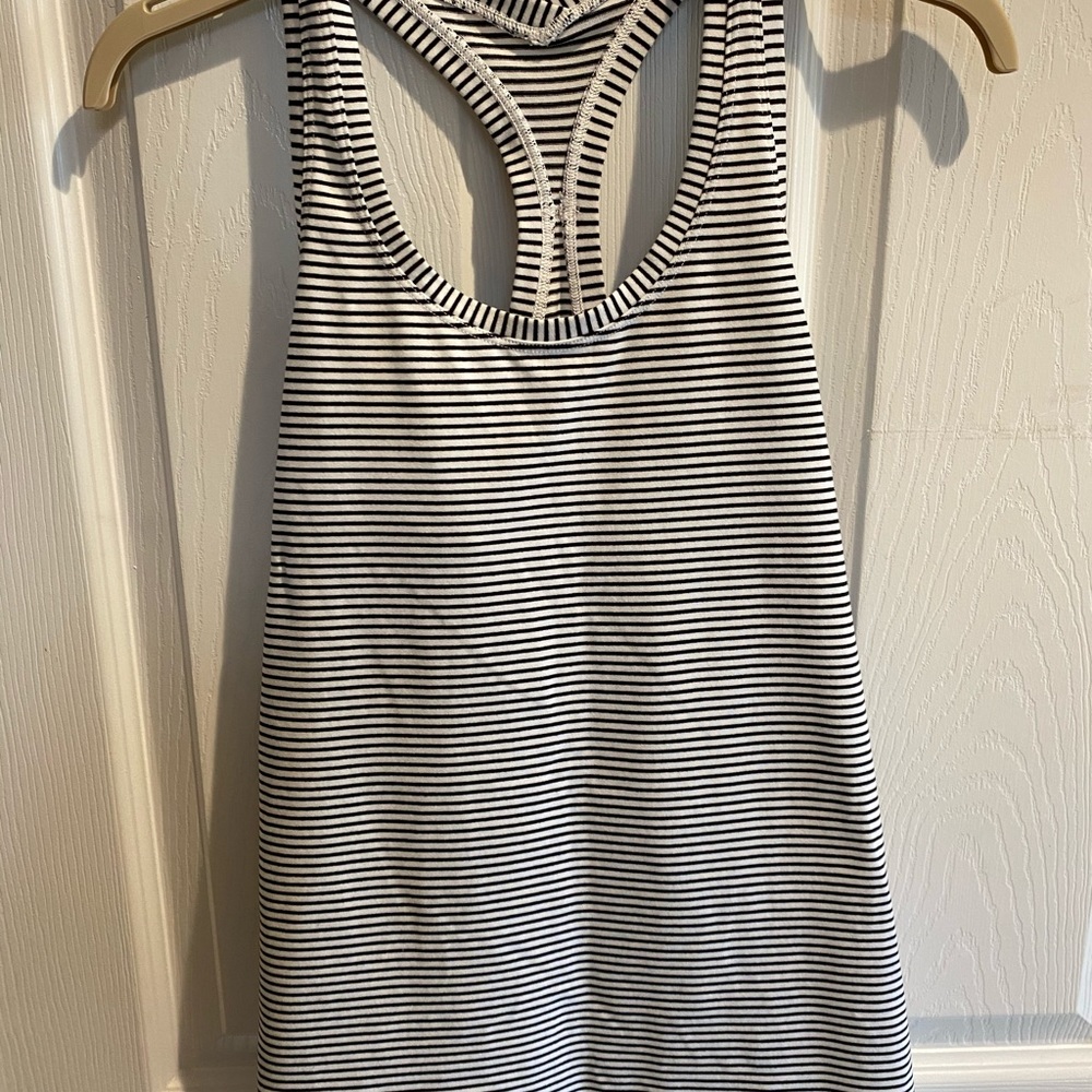 Lululemon top